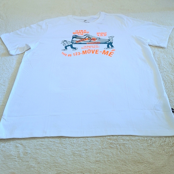 Nike👟 "Nike Moving Co." Graphic Tee👕 - NWT - Picture 11 of 13